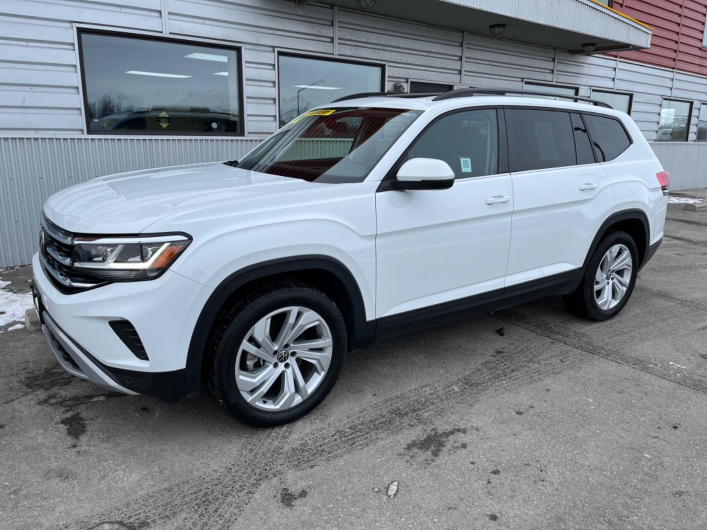 2022 White Volkswagen Atlas V6 SE w/Technology 4MOTION (1V2KR2CA9NC) with an 3.6L V6 DOHC 24V engine, 8A transmission, located at 1960 Industrial Drive, Wasilla, 99654, (907) 274-2277, 61.573475, -149.400146 - Photo#0